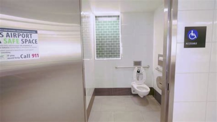 Are there public restrooms in Costa Rica?