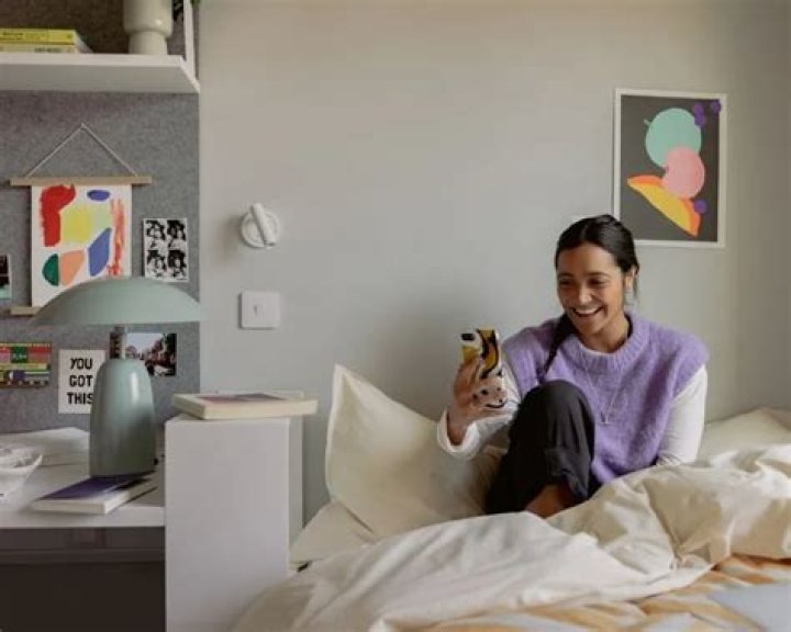 Can a F-1 student rent an apartment?