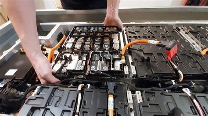 Can an electric car battery freeze?