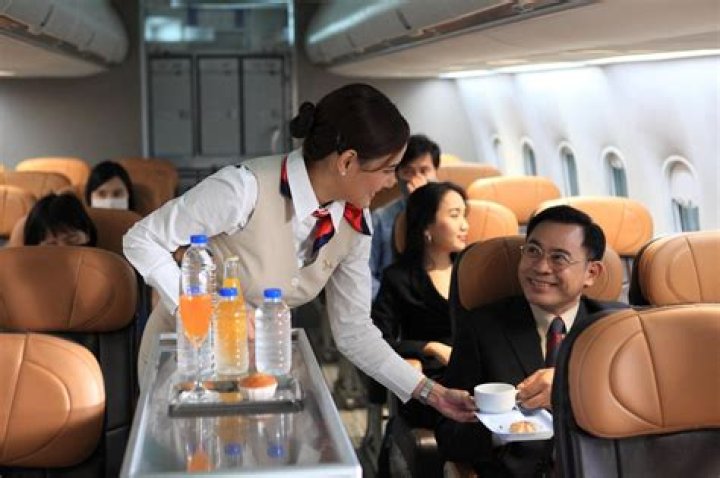 Can flight attendants have scars?