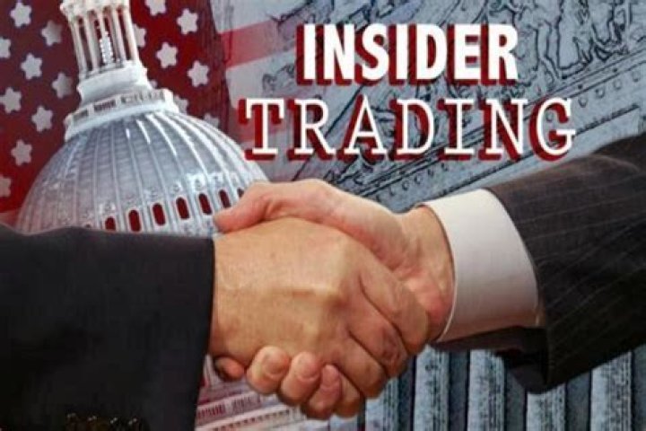 Can government officials be prosecuted for insider trading?