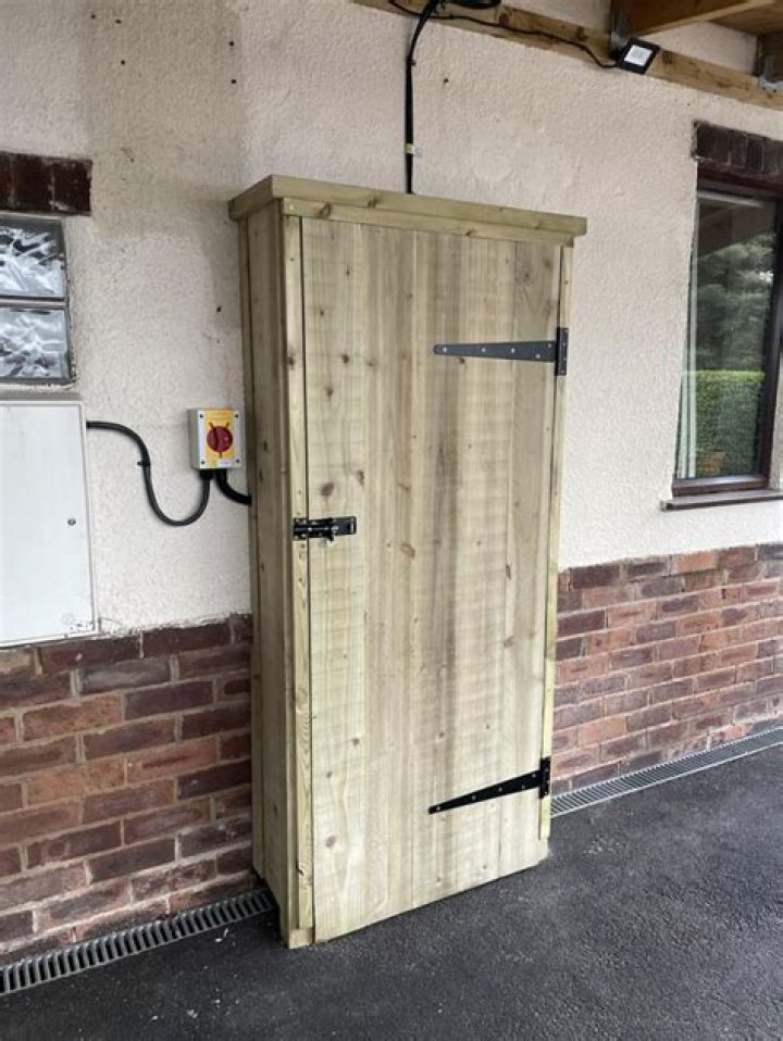 Can I leave batteries outside?