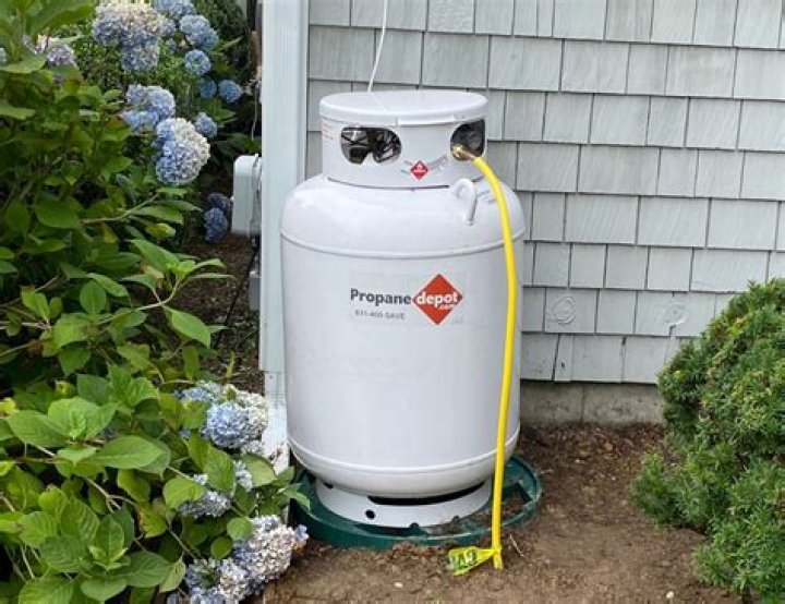 Can lightning strike a propane tank?