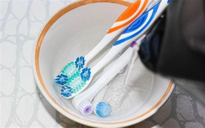 Can Listerine disinfect your toothbrush?