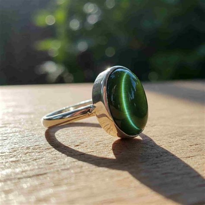 Can Scorpio wear cats eye?