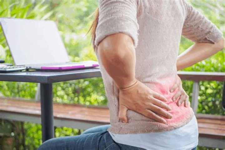 Can Stomach ulcers cause back pain?
