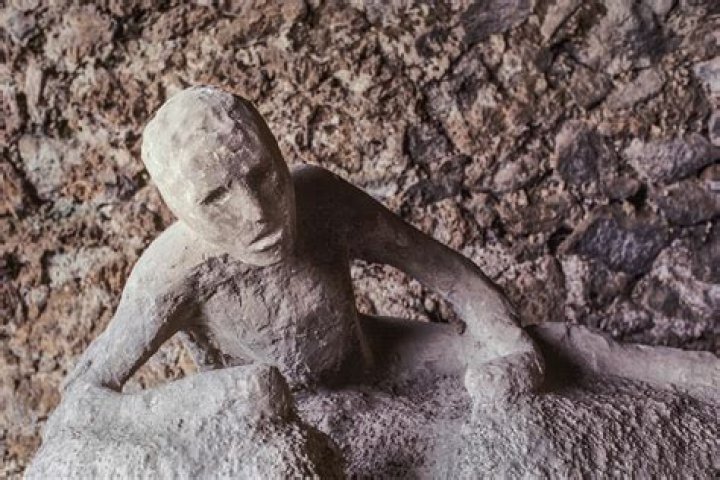 Can you do Pompeii by yourself?