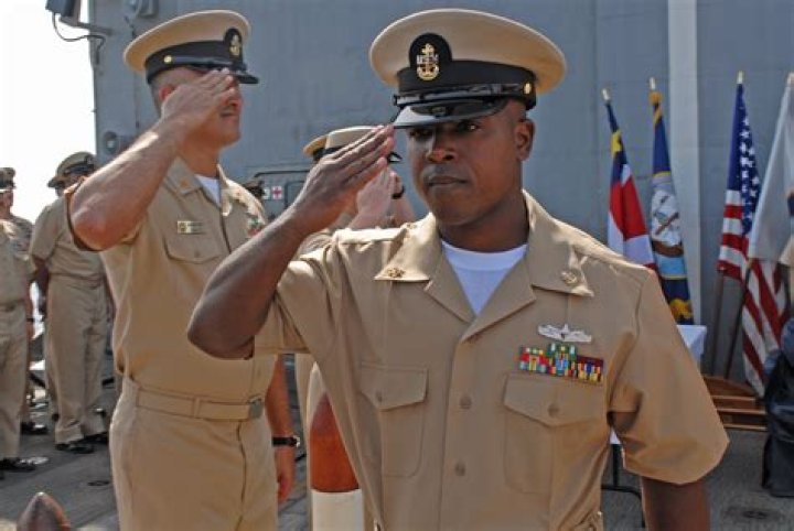 Can you drink in Navy uniform?