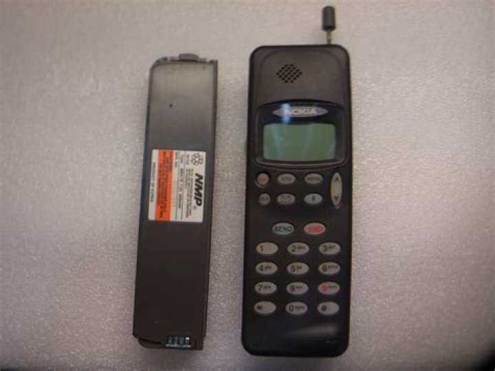 Can you still use a 90s cell phone?