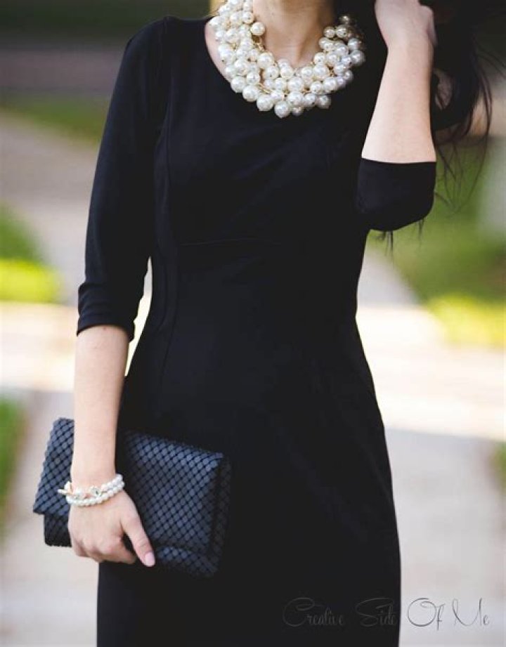Can you wear pearls with a black dress?