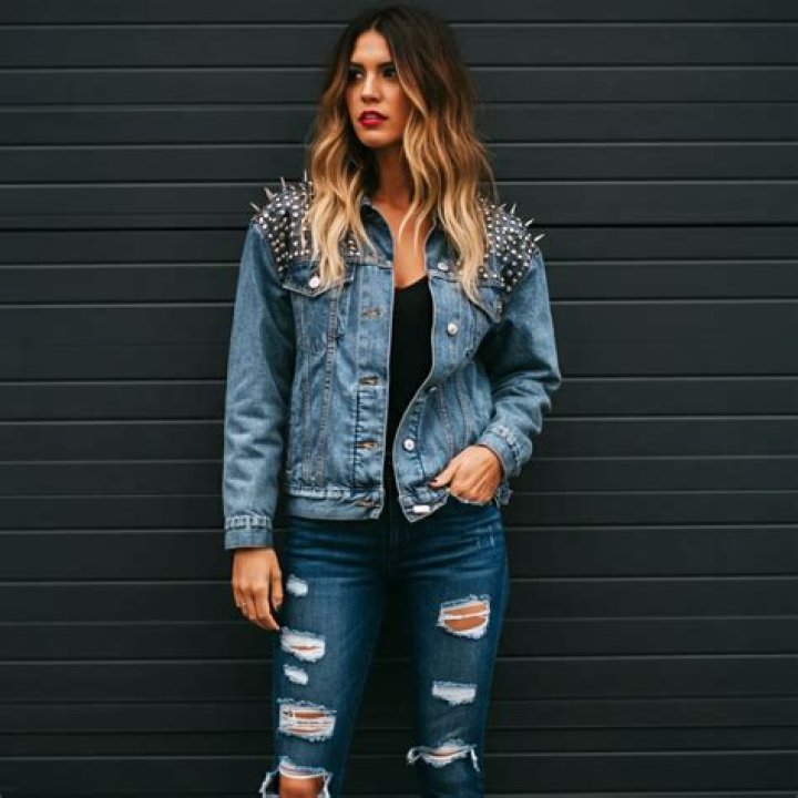Can you wear ripped jeans to clubs in Vegas?