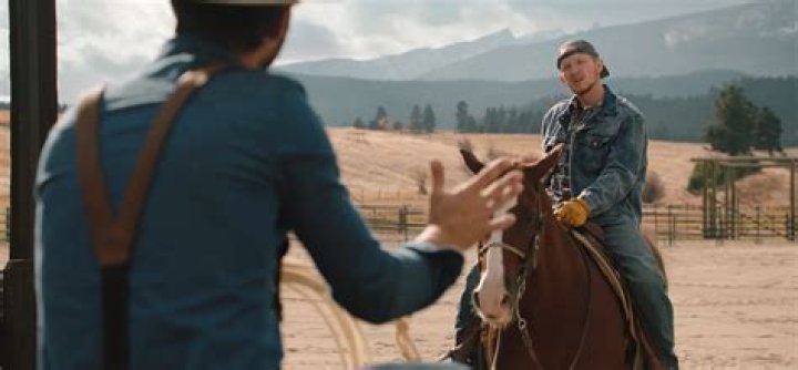 Do all actors in Yellowstone ride horses?