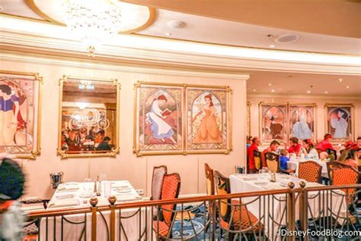 Do I have to tip on cruise restaurants?