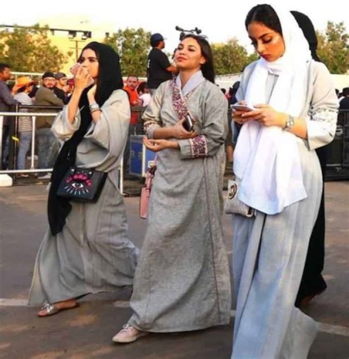 Do I have to wear a hijab in Saudi Arabia?