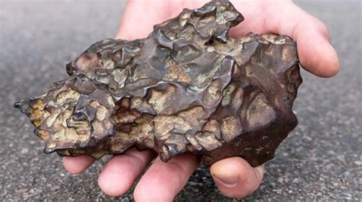 Do museums buy meteorites?
