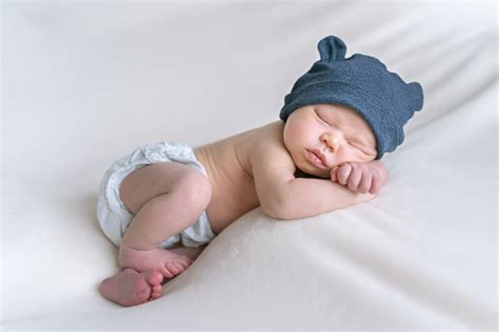 Do newborns have kneecaps?