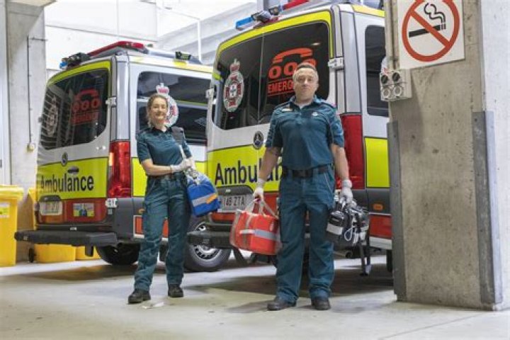 Do paramedics have ranks?