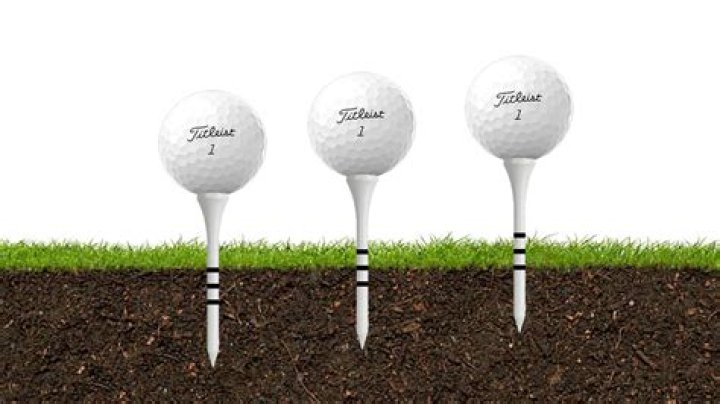 Do pro golfers use tees?