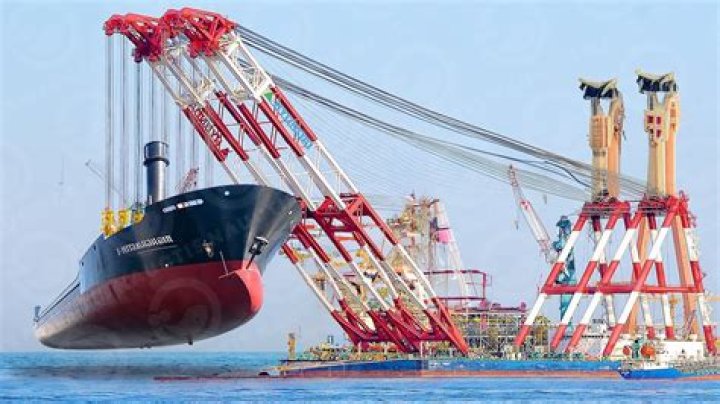 Do welders do heavy lifting?
