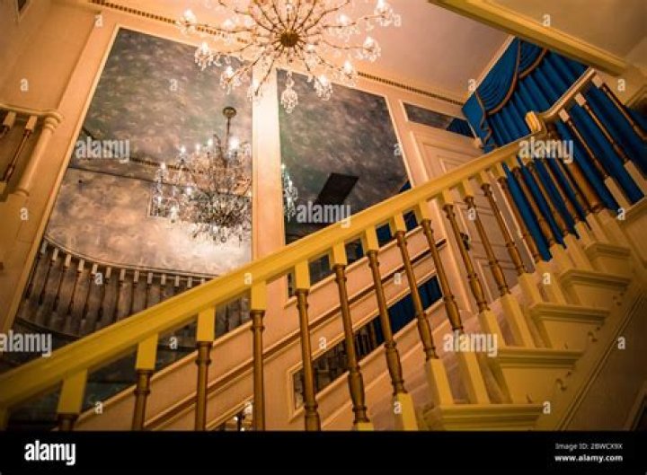 Does anyone live upstairs at Graceland?