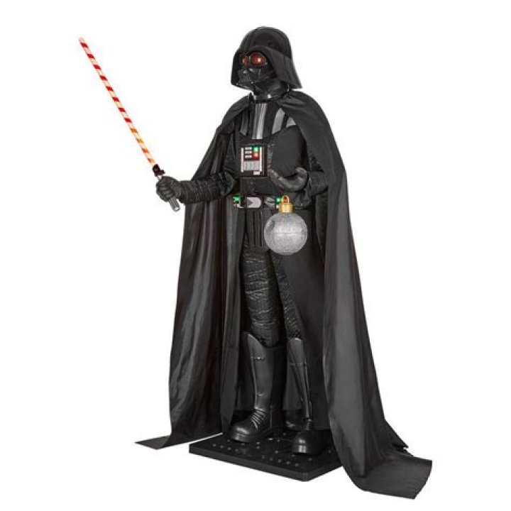 Does Darth Vader recognize R2-D2?