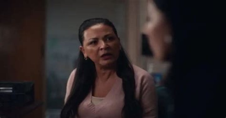 Does Elliot have parents euphoria?