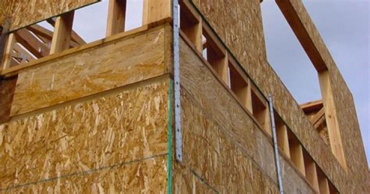 Does sheathing go over the rim joist?