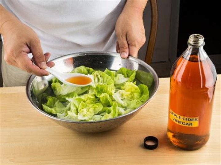 Does vinegar help wasp stings?