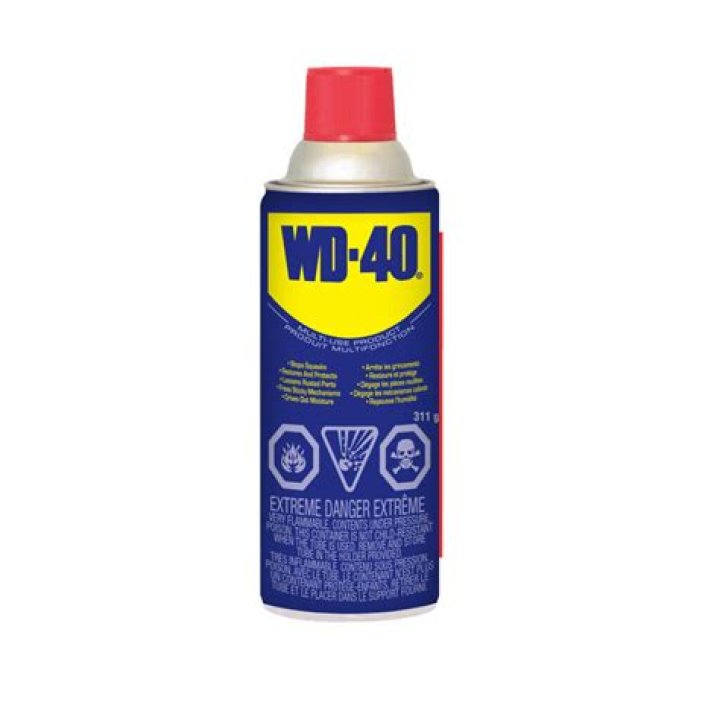 Does WD-40 swell rubber?