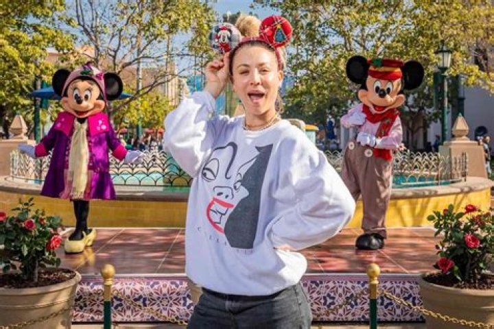 How do celebrities go to Disneyland?