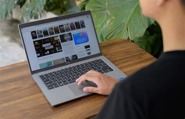 How do u right click on a laptop?