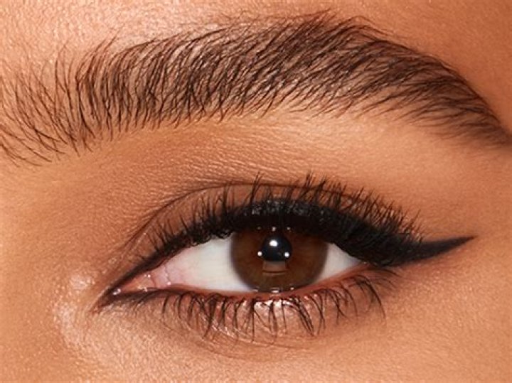 How do you do brown smudge eyeliner?