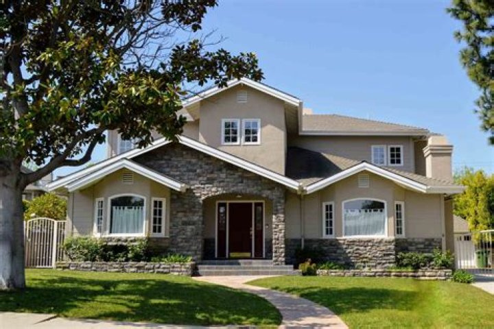 How do you rent a house in California?