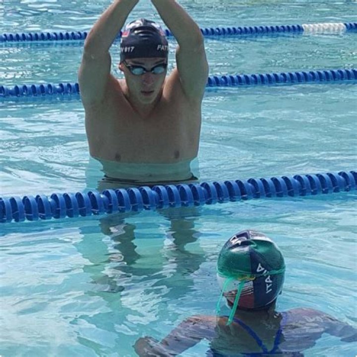 How do you work your abs while swimming?