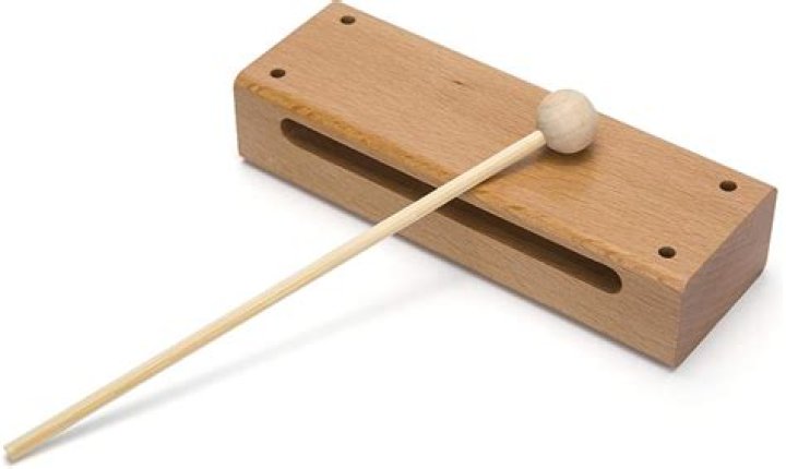 How does a woodblock produce sound?