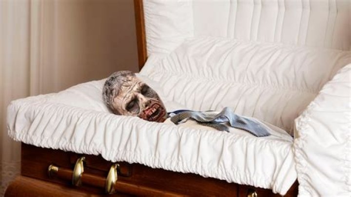 How long does it take for a dead body to decompose in a casket?