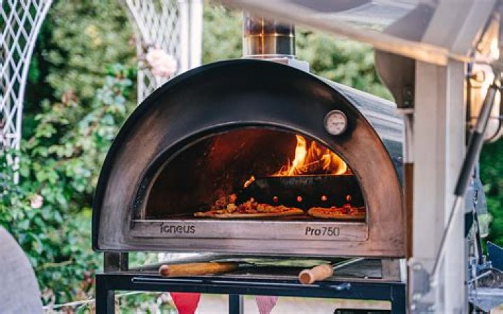 How long does it take to heat a wood burning pizza oven?