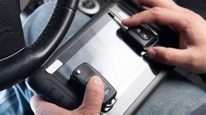 How long does it take to program a key fob?