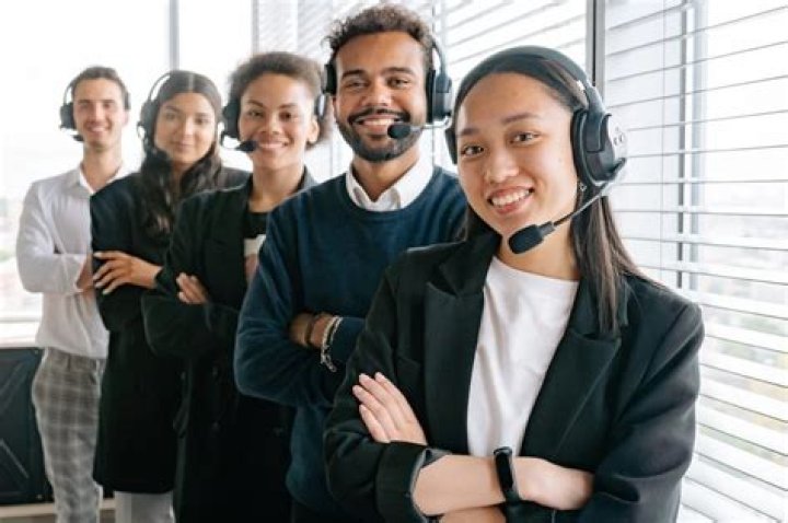 How much are call center employees paid?