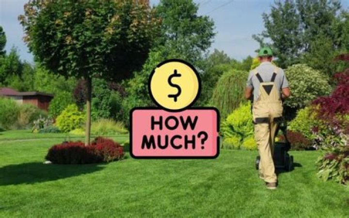 How much do landscape owners make a year?