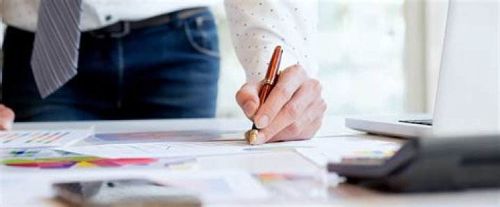 How much do startup consultants charge?