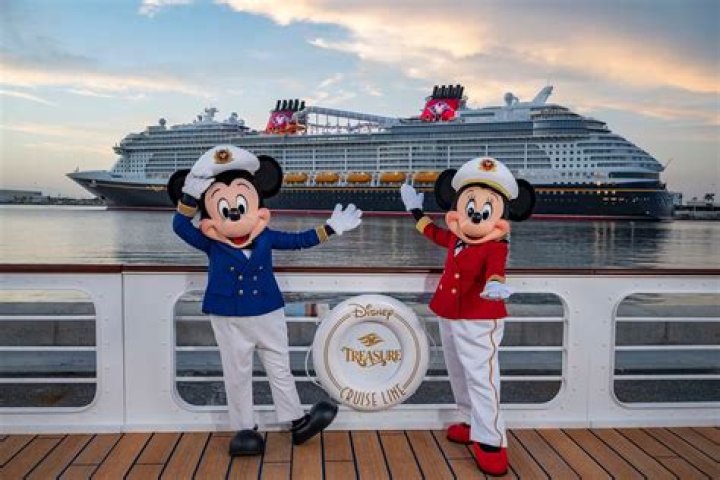 How much extra do you tip on a Disney cruise?