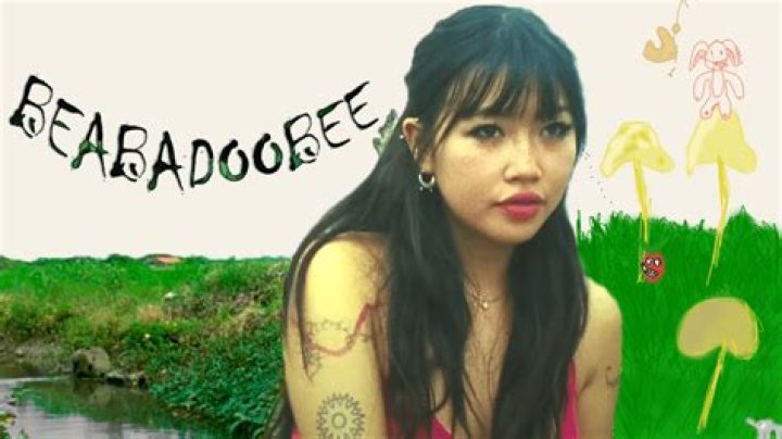 How old is Beabadoobee?