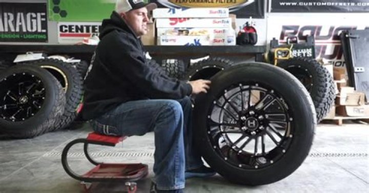 How wide is a 305 50R20 tire?