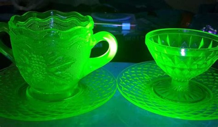 Is carnival glass uranium glass?