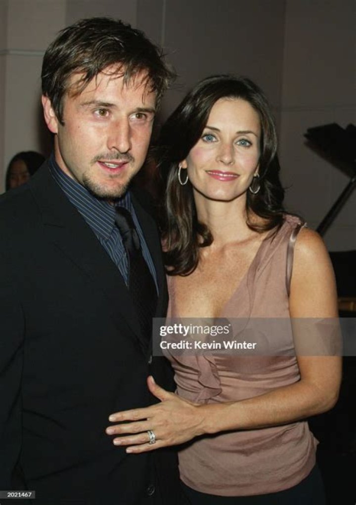 Is Courteney Cox married to David Schwimmer?