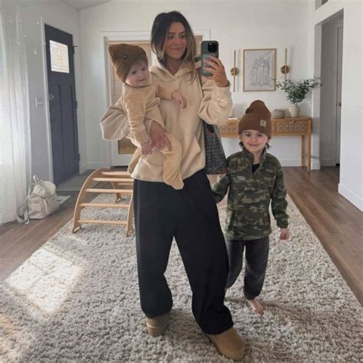 Is Frankie Mick's daughter?