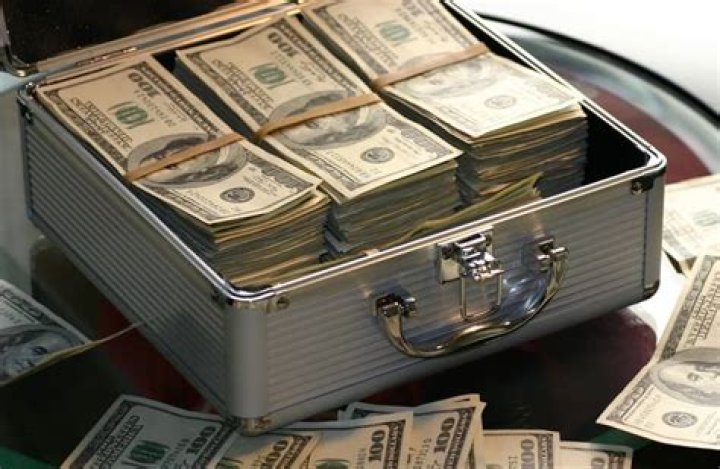 Is it illegal to keep large sums of money at home?