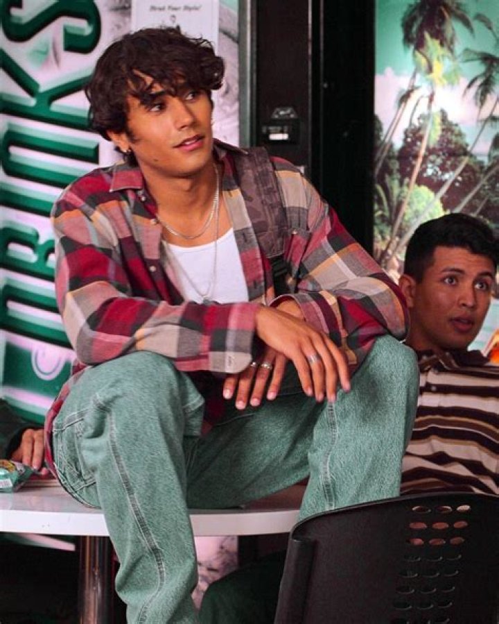 Is it normal to be 17 and never had a boyfriend?