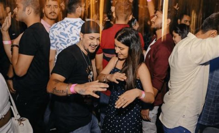 Is it OK to go clubbing in a relationship?